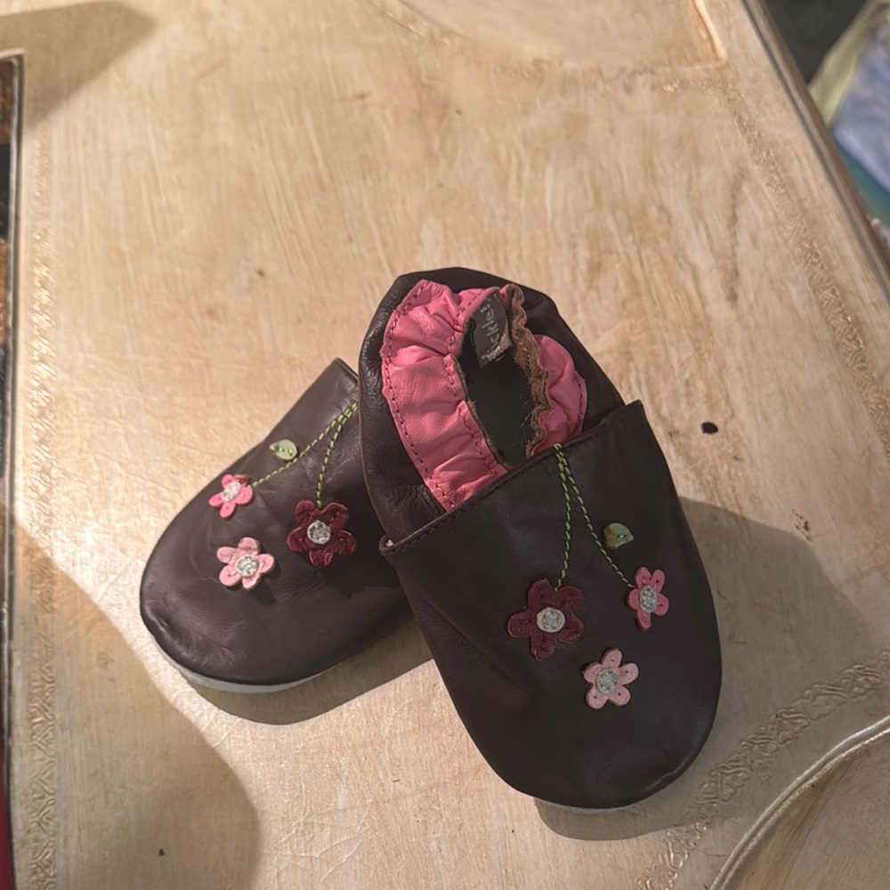 Elegant Pink and Brown Moccasins with Textured Finish